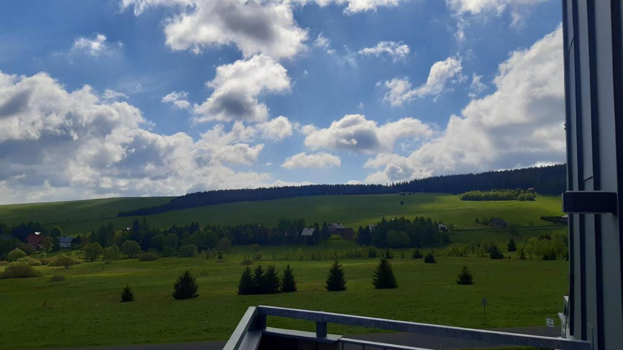 Mezonetovy Apartman Se Dvema Balkony A Vyhledem Loučná pod Klínovcem Dış mekan fotoğraf